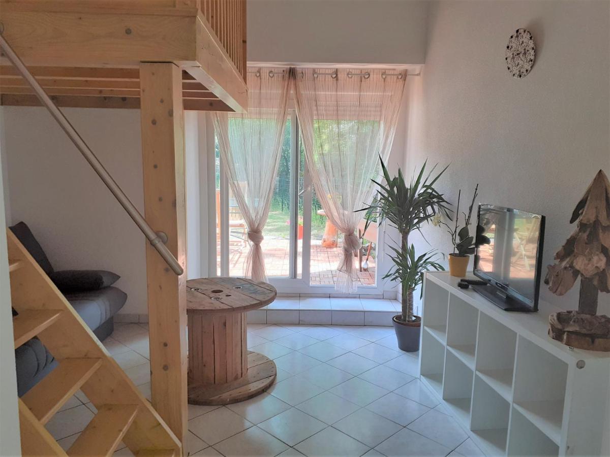 Appartement rez de chaussée avec terrasse et jardin Tence Exterior foto