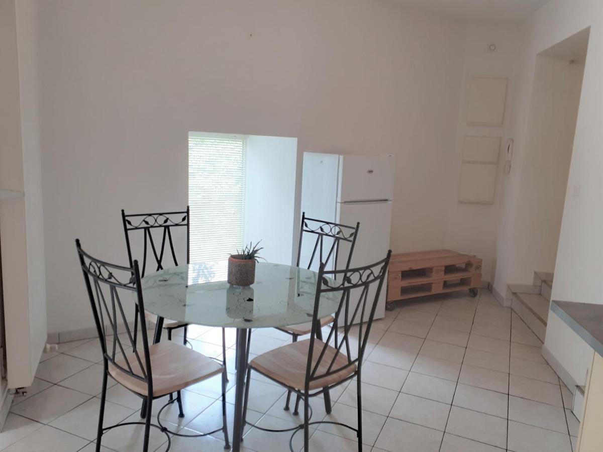 Appartement rez de chaussée avec terrasse et jardin Tence Exterior foto
