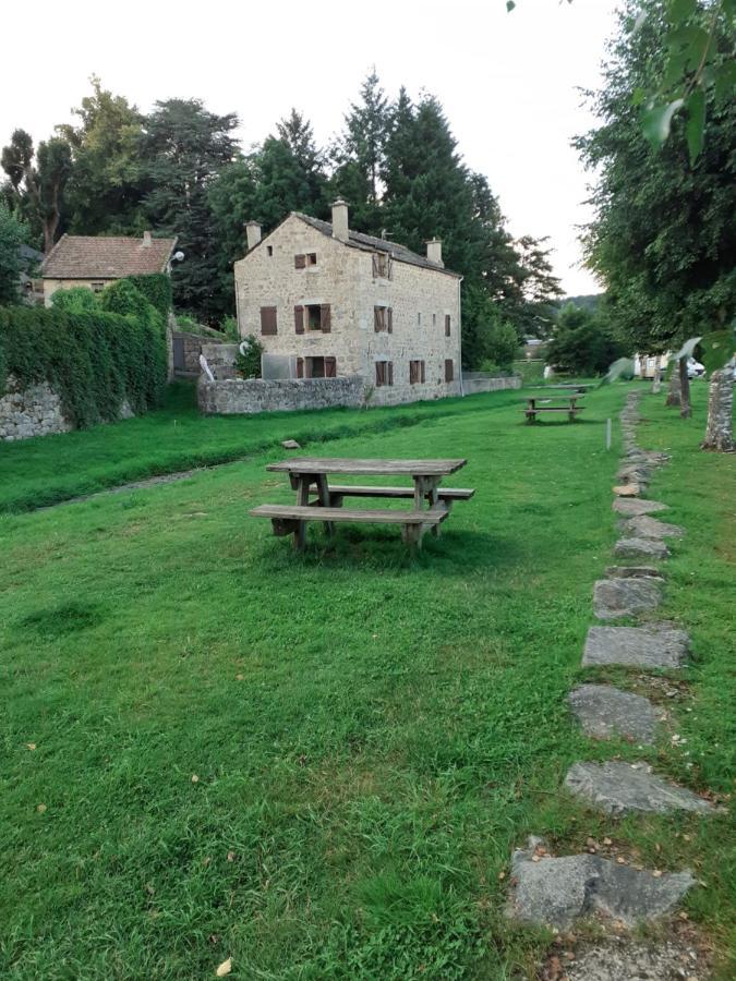 Appartement rez de chaussée avec terrasse et jardin Tence Exterior foto