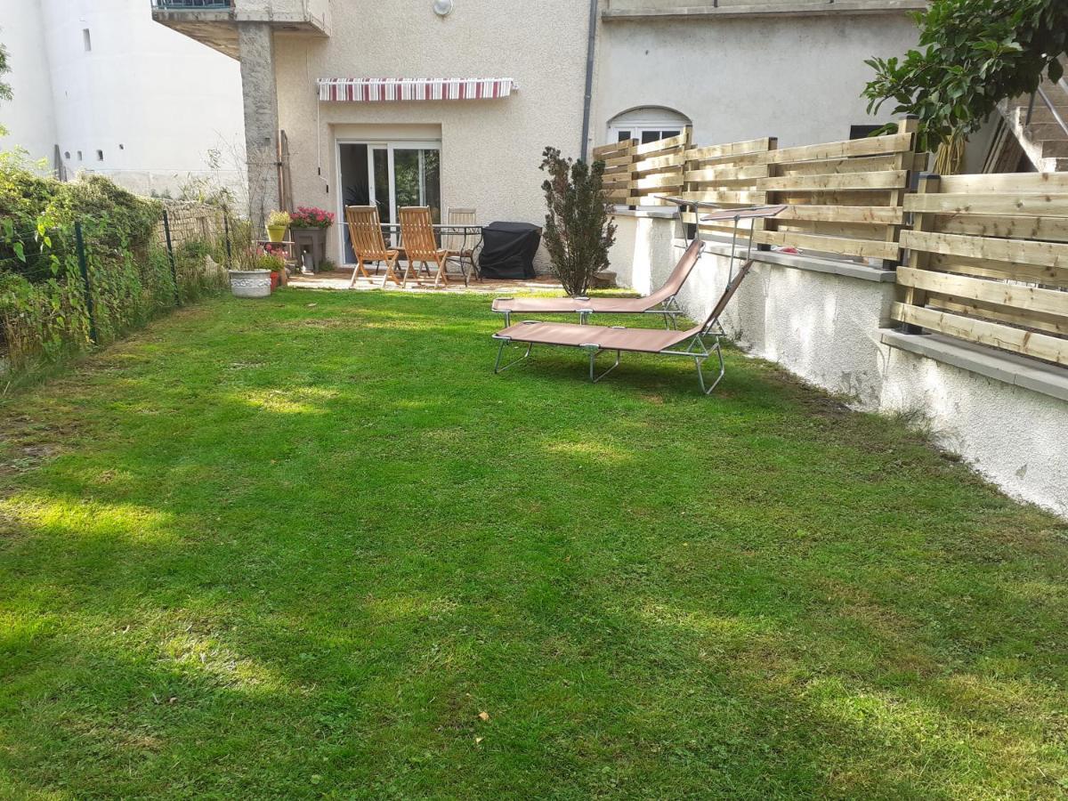Appartement rez de chaussée avec terrasse et jardin Tence Exterior foto